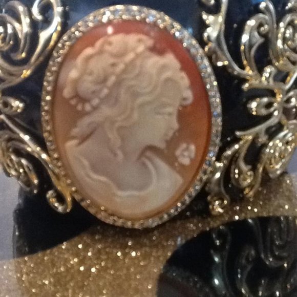 Amedeo NYC Bracelet-New in Box, Never used! - Picture 2 of 3